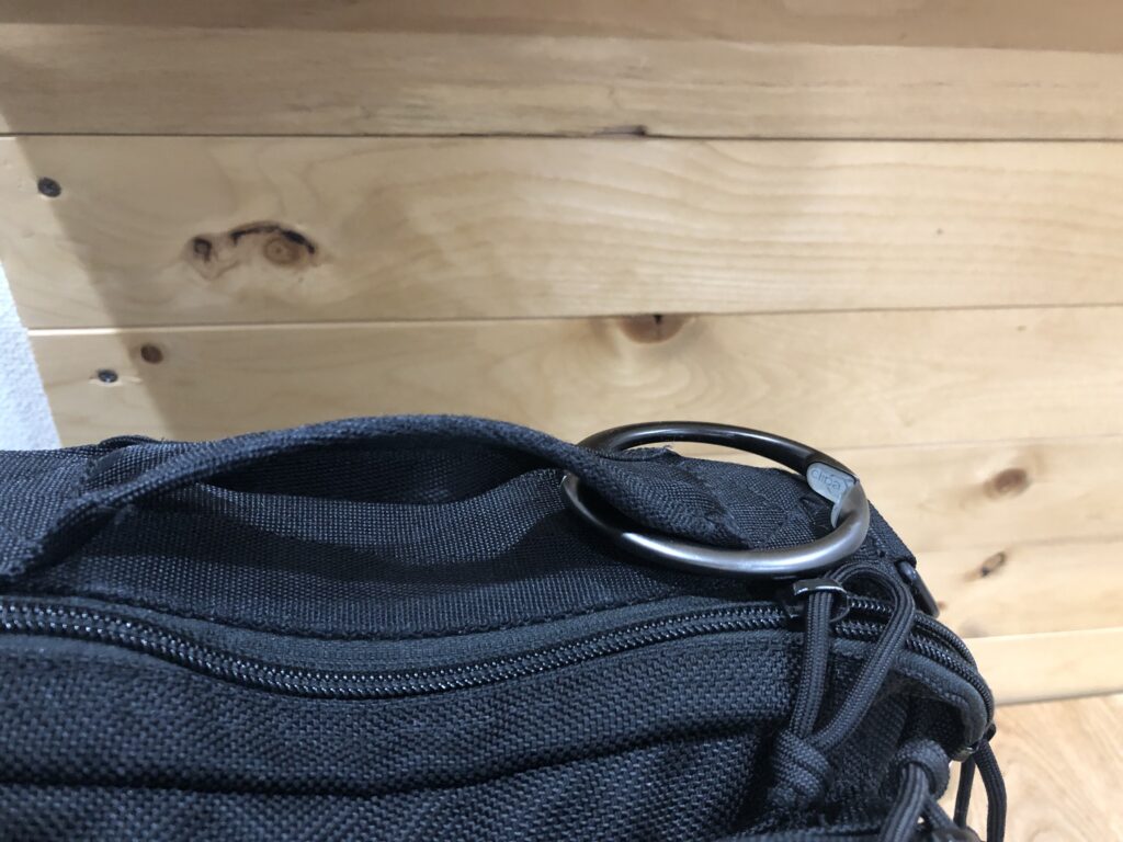 CLIPA バッグハンガー バッグに付けた写真